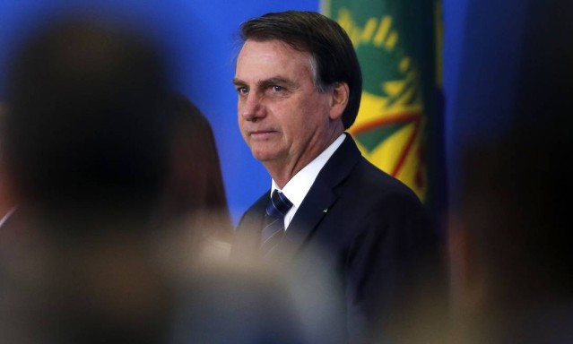 Aprovação de Bolsonaro se estabiliza em 33% e consolida divisão política do país, diz Datafolha